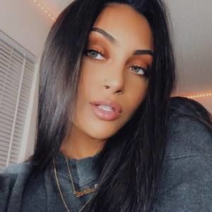 Meet your Posher, Isabel